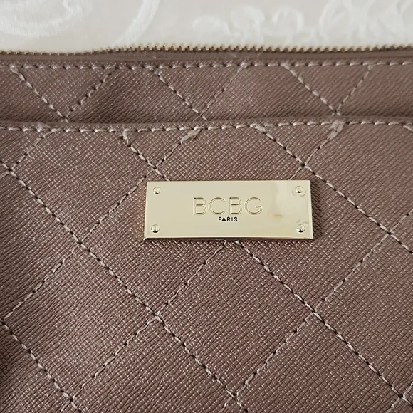 BCBG Paris clutch wristlet tan and gold - Picture 7 of 7